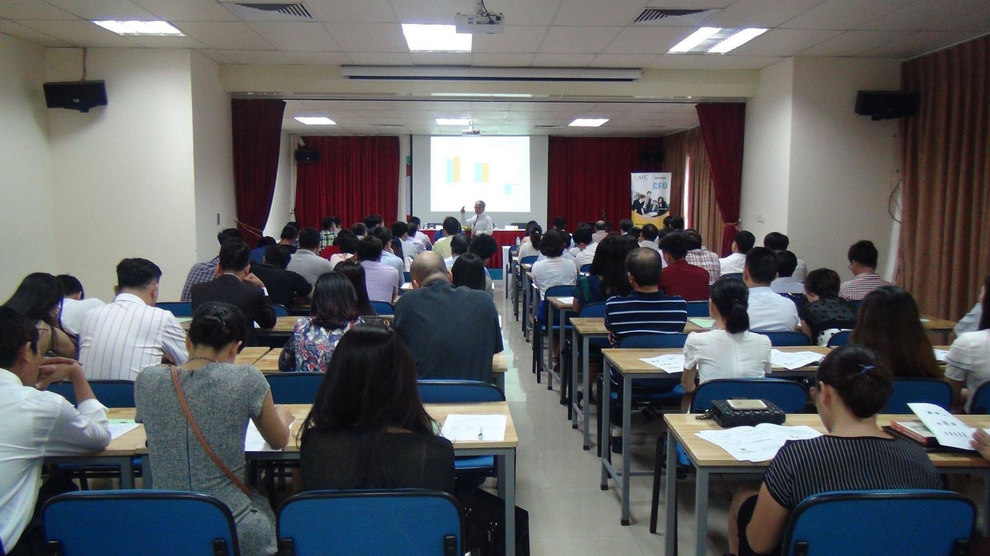 Mở lớp học trung cấp quản trị kinh doanh tại Hà Nội