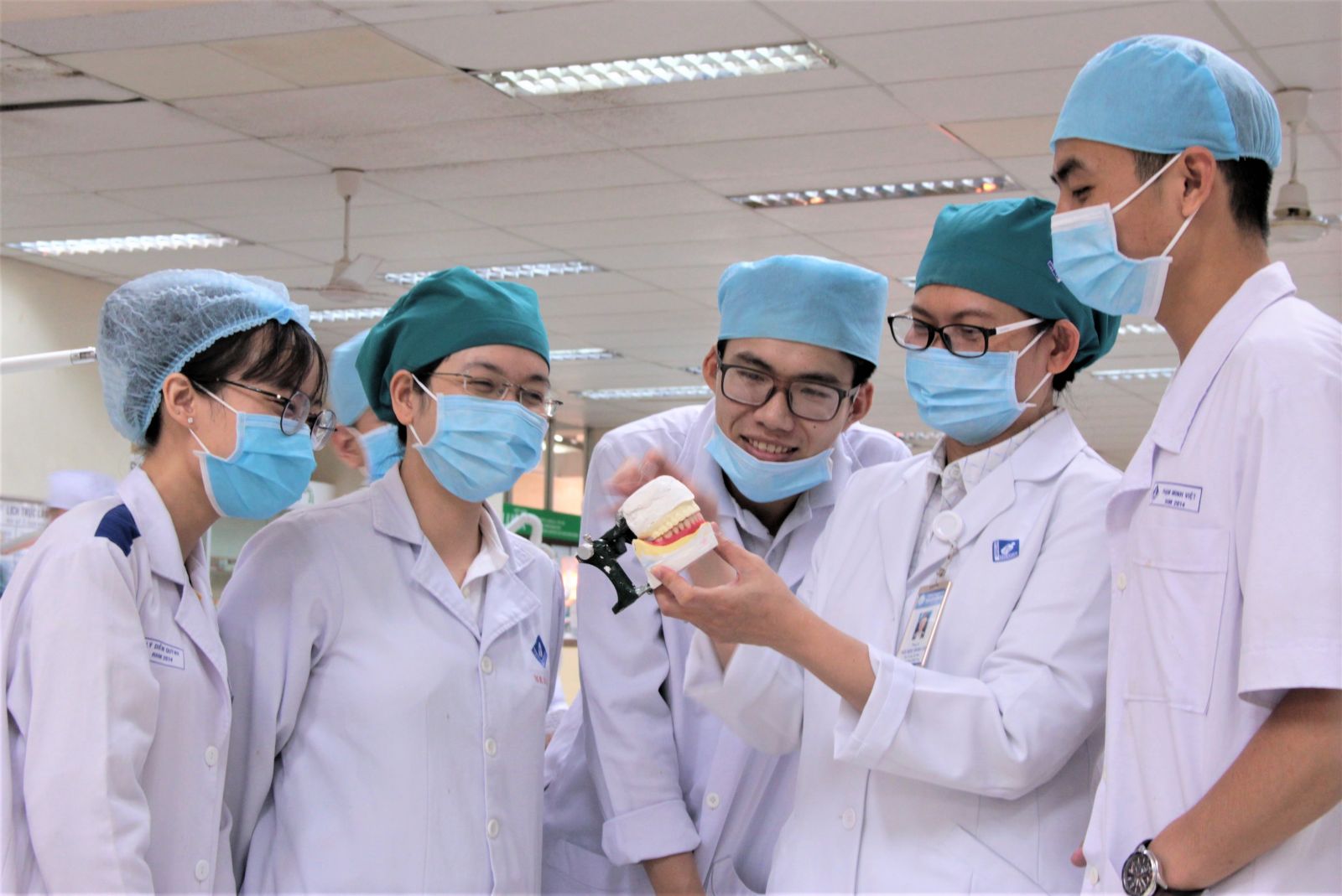 Tuyển sinh lớp trung cấp nha khoa tại Hà Nội
