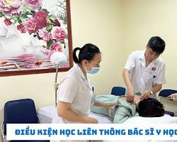 Hình ảnh về Bác sĩ y học cổ truyền kết hợp với bác sĩ y học hiện đại trong điều trị