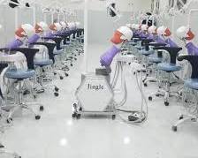 Hình ảnh về students in a dental lab practicing with mannequins