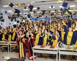 Hình ảnh về Tập thể giảng viên và sinh viên Dược sĩ của Học viện Đào tạo Trực tuyến trong lễ tốt nghiệp