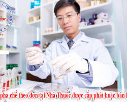 Hình ảnh về Dược sĩ đang pha chế thuốc